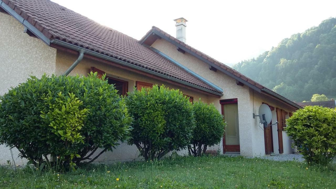 Vue Sur Les Montagnes Dans Maison Au Calme Saint-Joseph-de-Riviere Εξωτερικό φωτογραφία